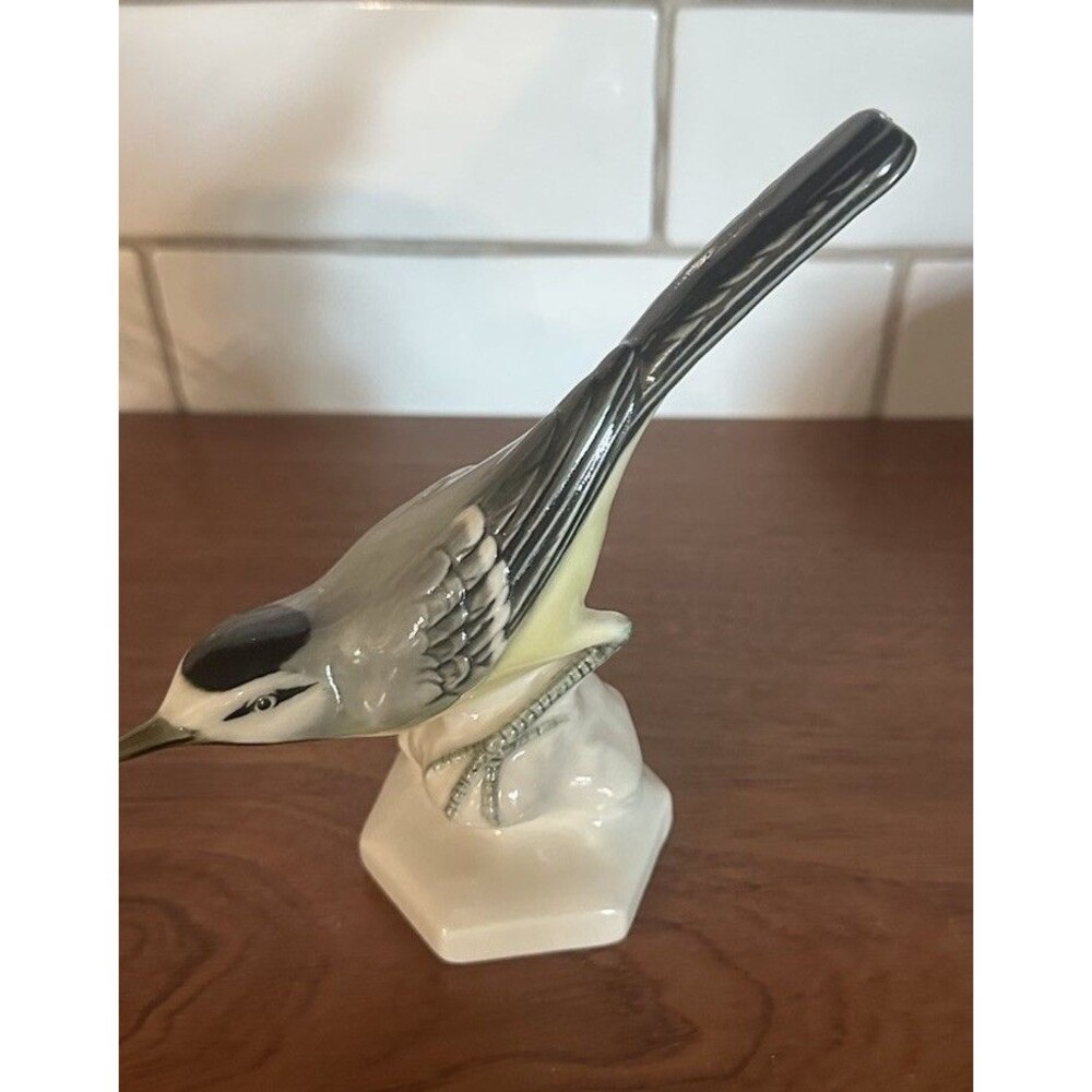 STUNNING VINTAGE AELTESTE VOLKSTEDT GERMANY PORCELAIN NEUHAUSER BIRD 6" FIGURINE